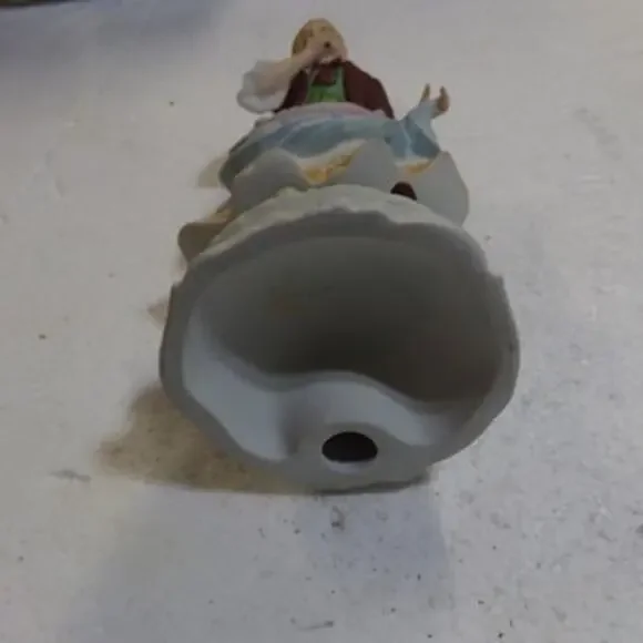 VINTAGE BISQUE PORCELAIN LADY FIGURINE - Picture 3 of 5